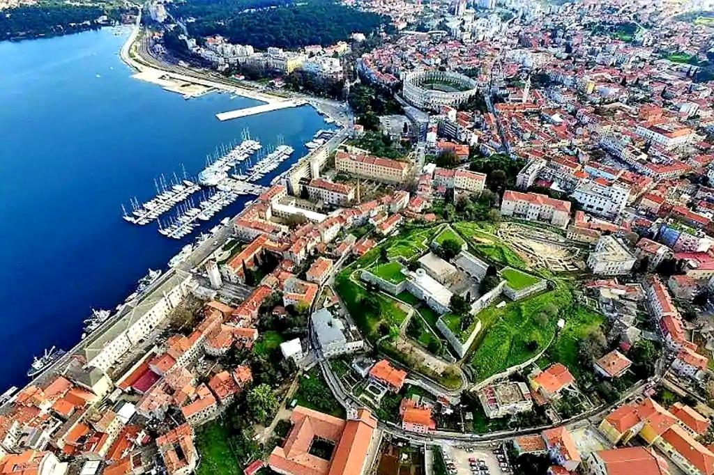 Apartment Mon Cheri-Located In A Quiet Neighbourhood Near Beaches Free Parking Pula Bagian luar foto